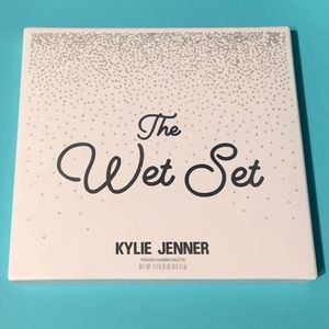 Kylie Cosmetics The Wet Set holiday palette